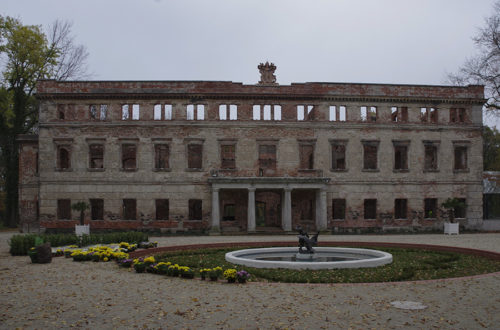 Zatonie - ruiny pałacu po 2018 r.